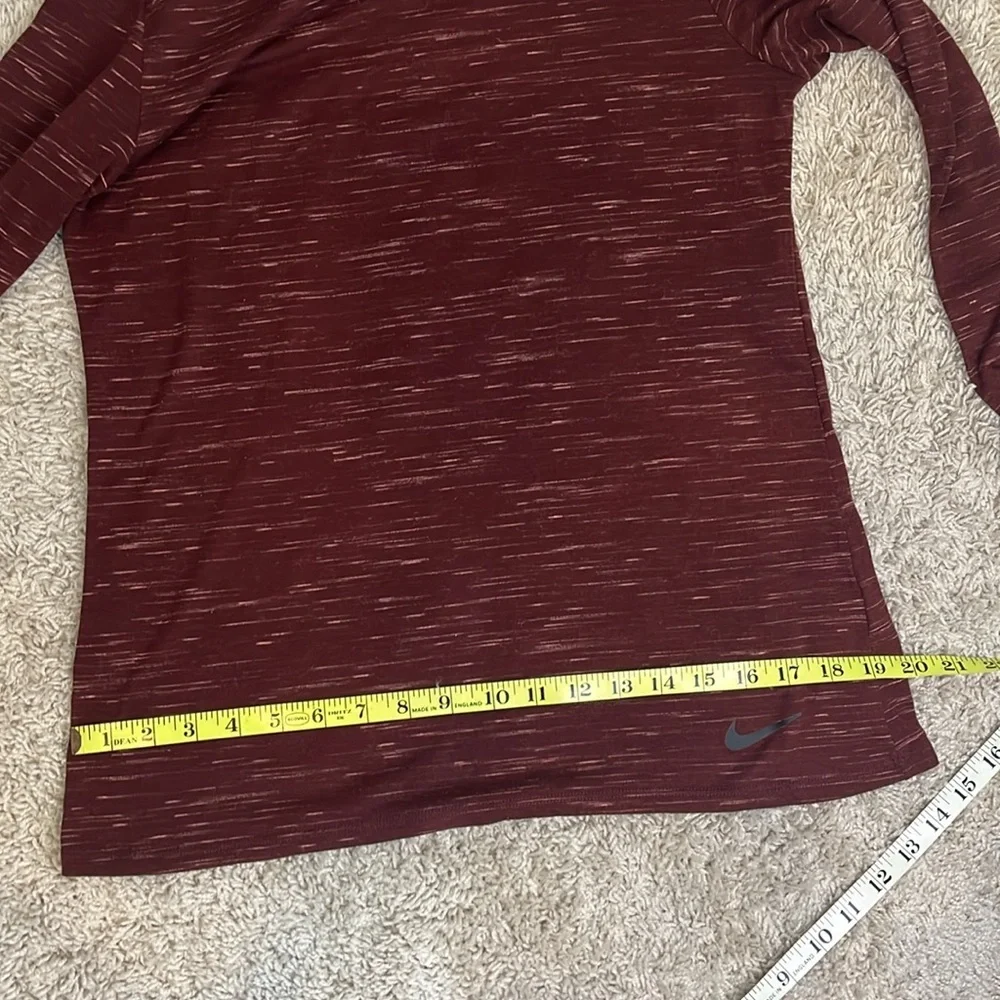 Women’s Nike drifit SZ M lightweight hoodie. Maroon w/pink. Great condition